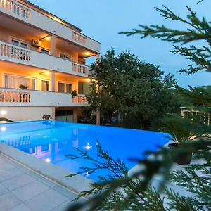  Appartement With Pool Ivana Krk